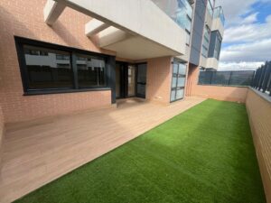 Piso bajo con jardín en el Encinar de los Reyes
